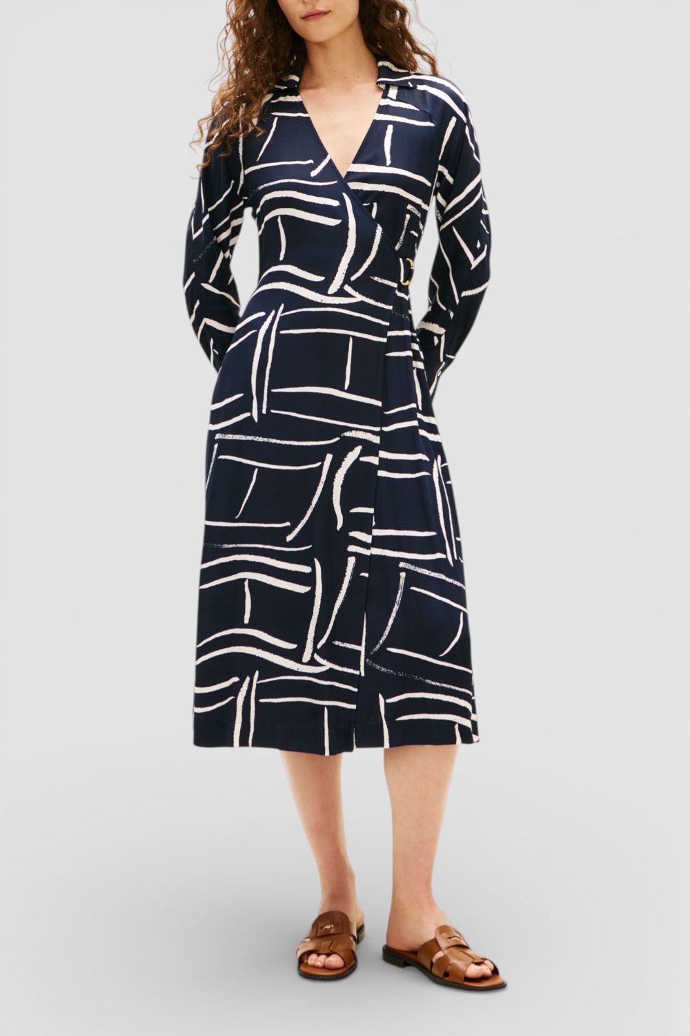 תמונת כל הלוק של שמלת מידי